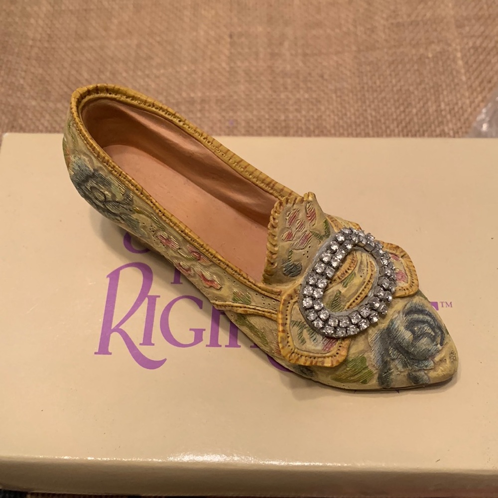 Just the Right Shoe miniature Afternoon Tea shoe.